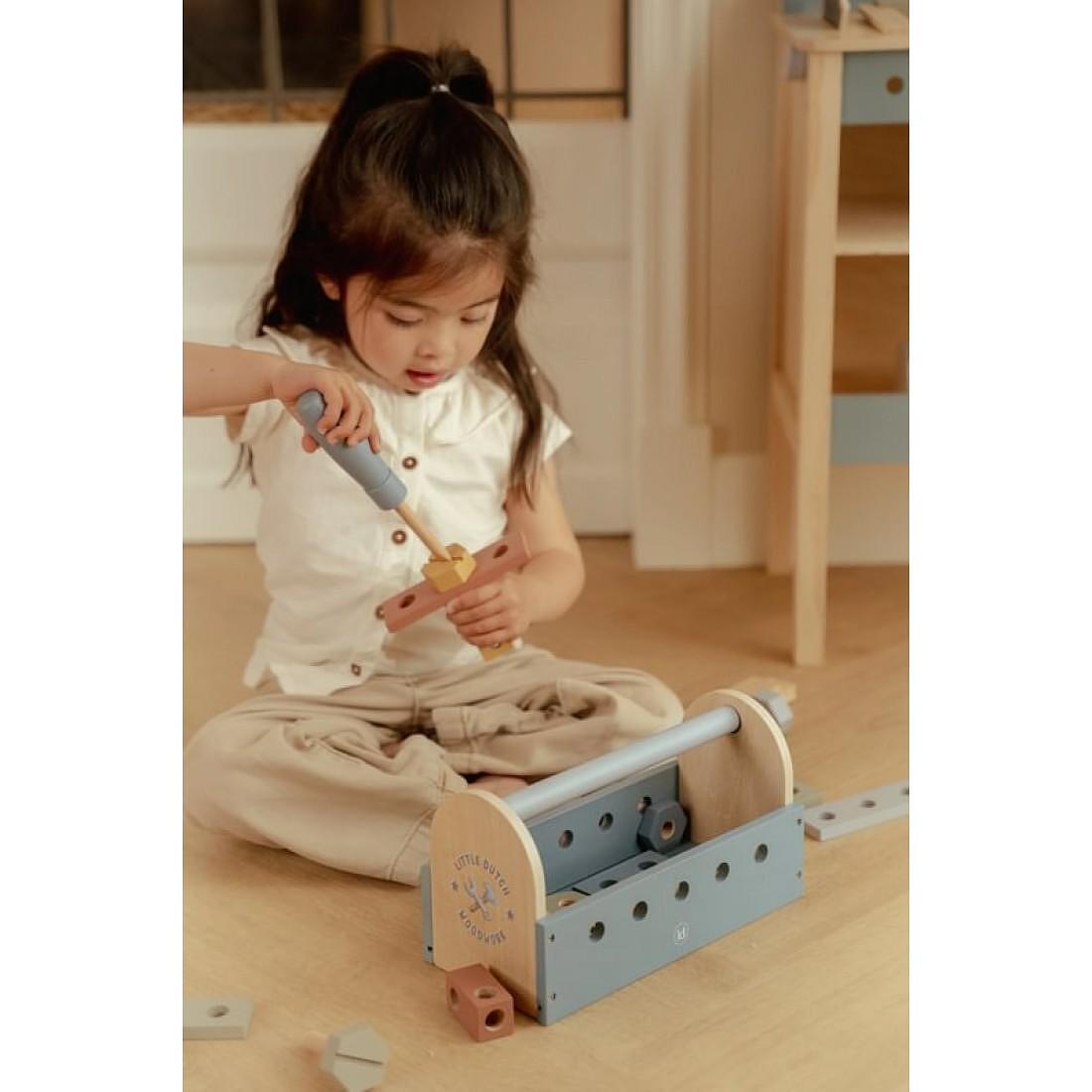 Дървена Кутия с Инструменти