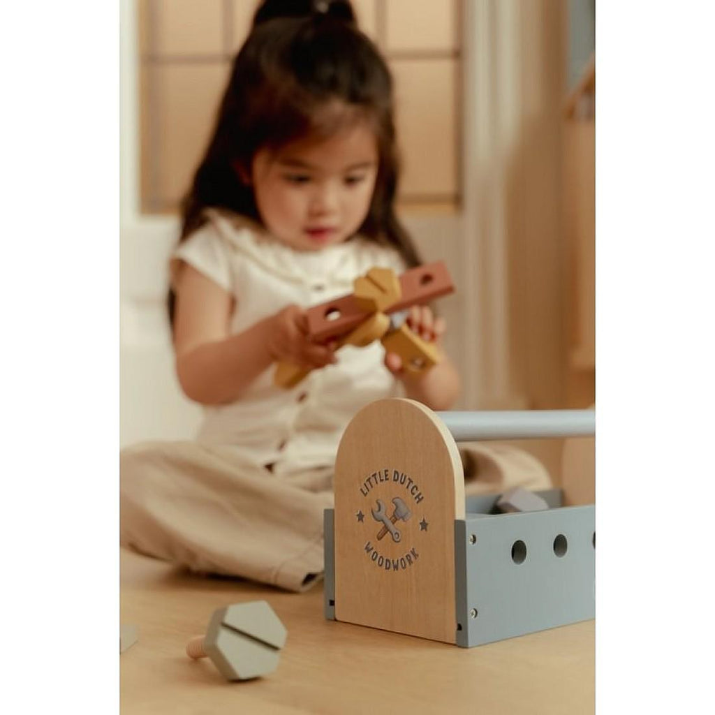 Дървена Кутия с Инструменти