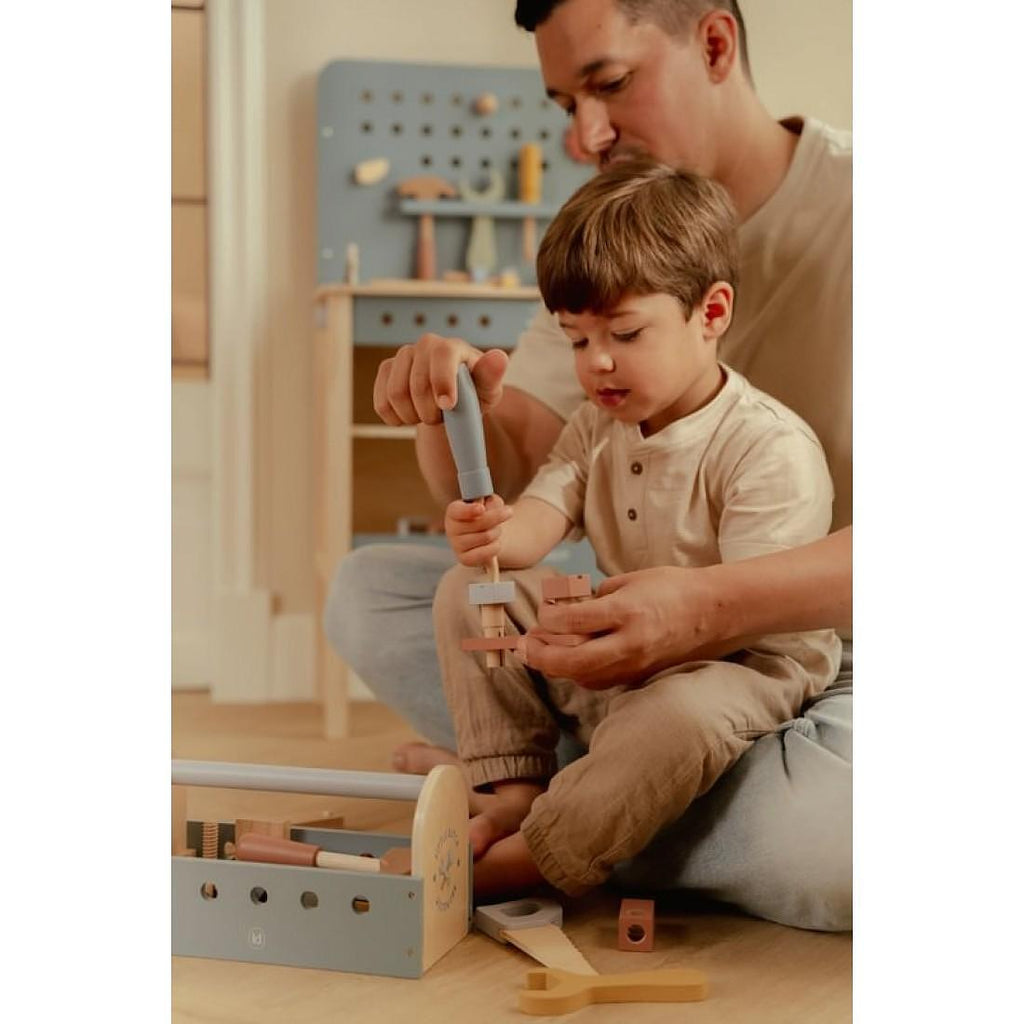 Дървена Кутия с Инструменти