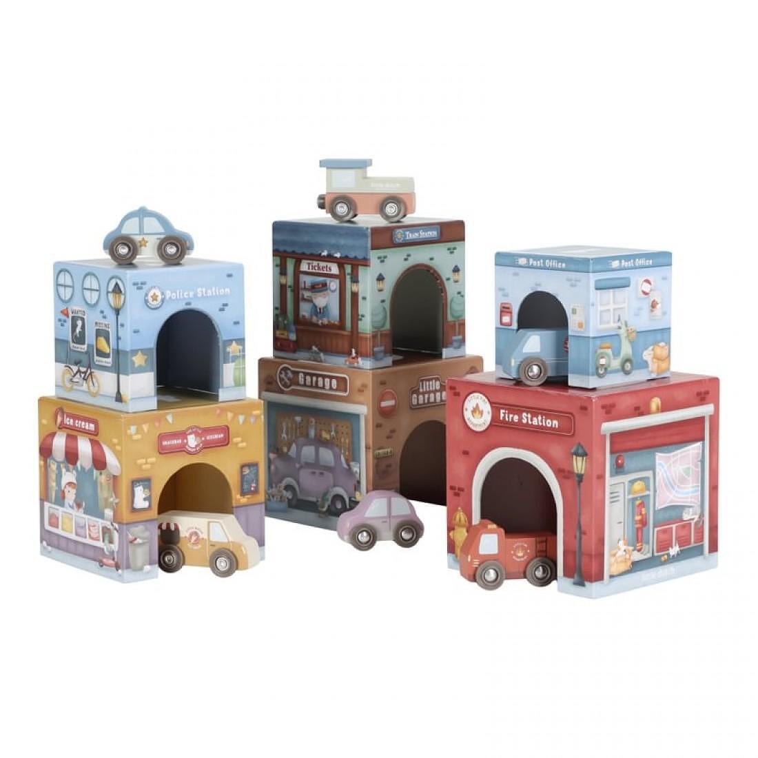 Пирамида от Кубчета с Дървени Колички